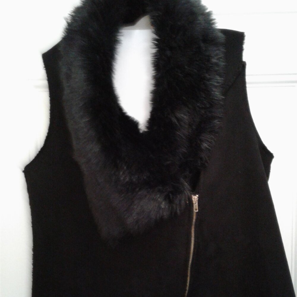 Sioni- black Vest faux fur collar - size L